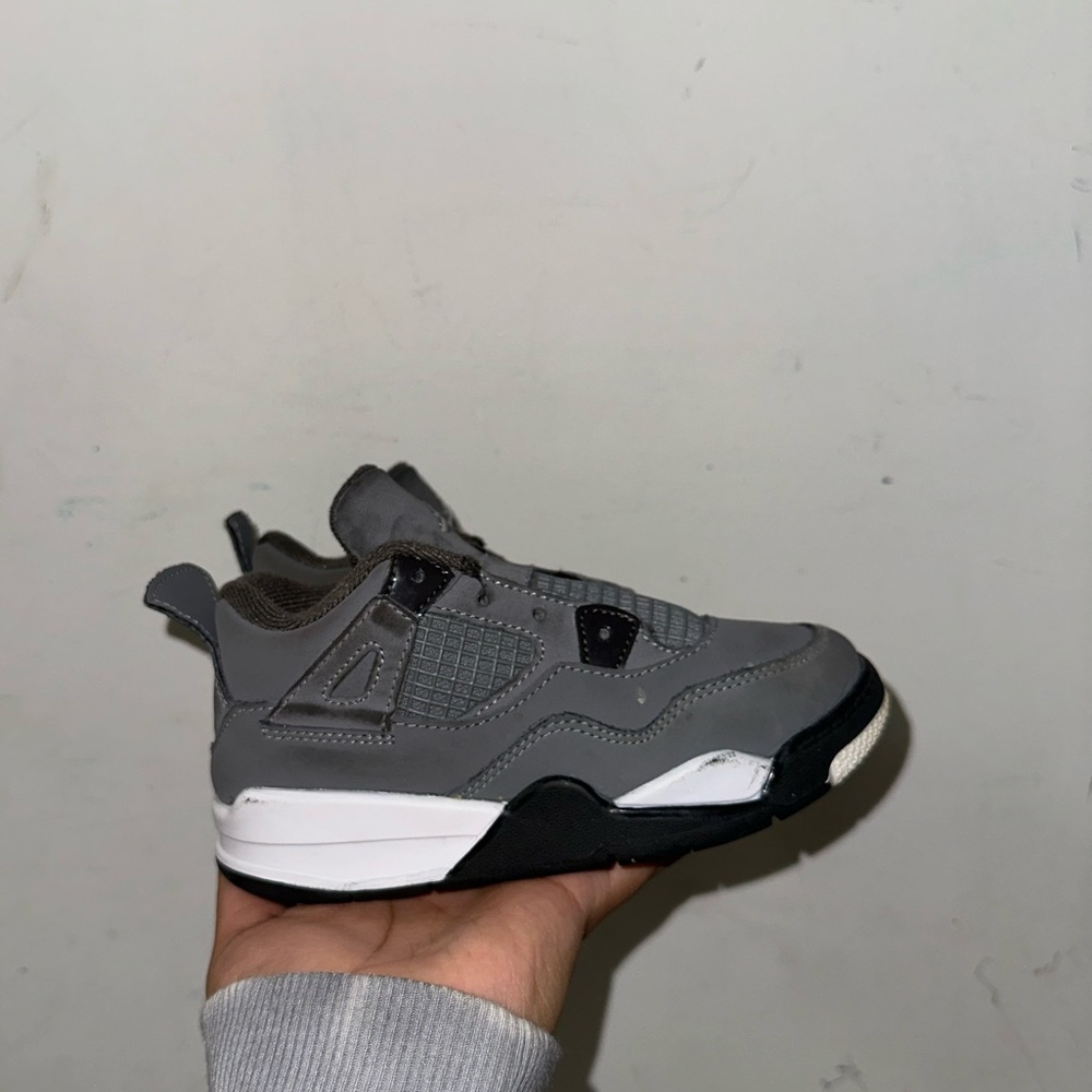 JORDAN 4  COOK GREY TODDLER SNEAKERS.